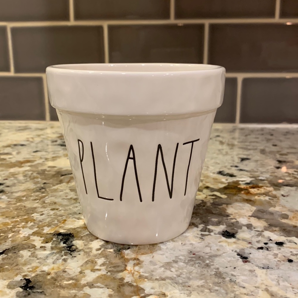 Rae Dunn Plant pot